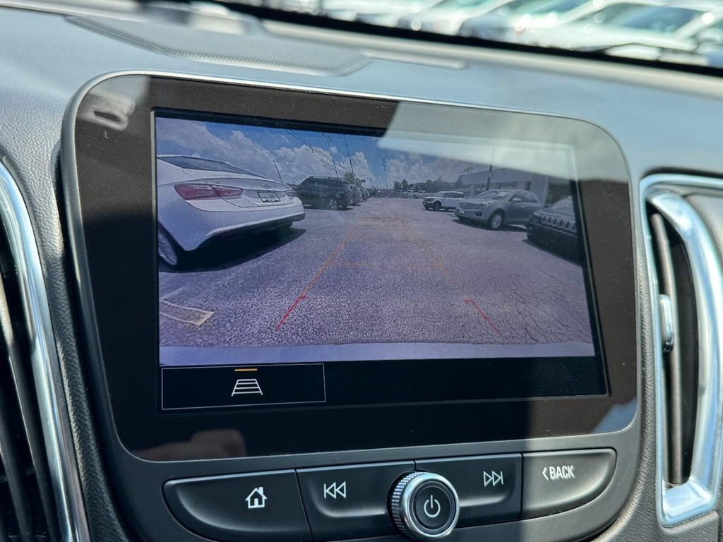 Chevrolet Malibu Vehicle Full-screen Gallery Image 23