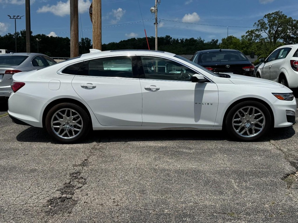 Chevrolet Malibu Vehicle Full-screen Gallery Image 02