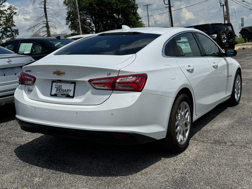 Chevrolet Malibu Vehicle Full-screen Gallery Image 03