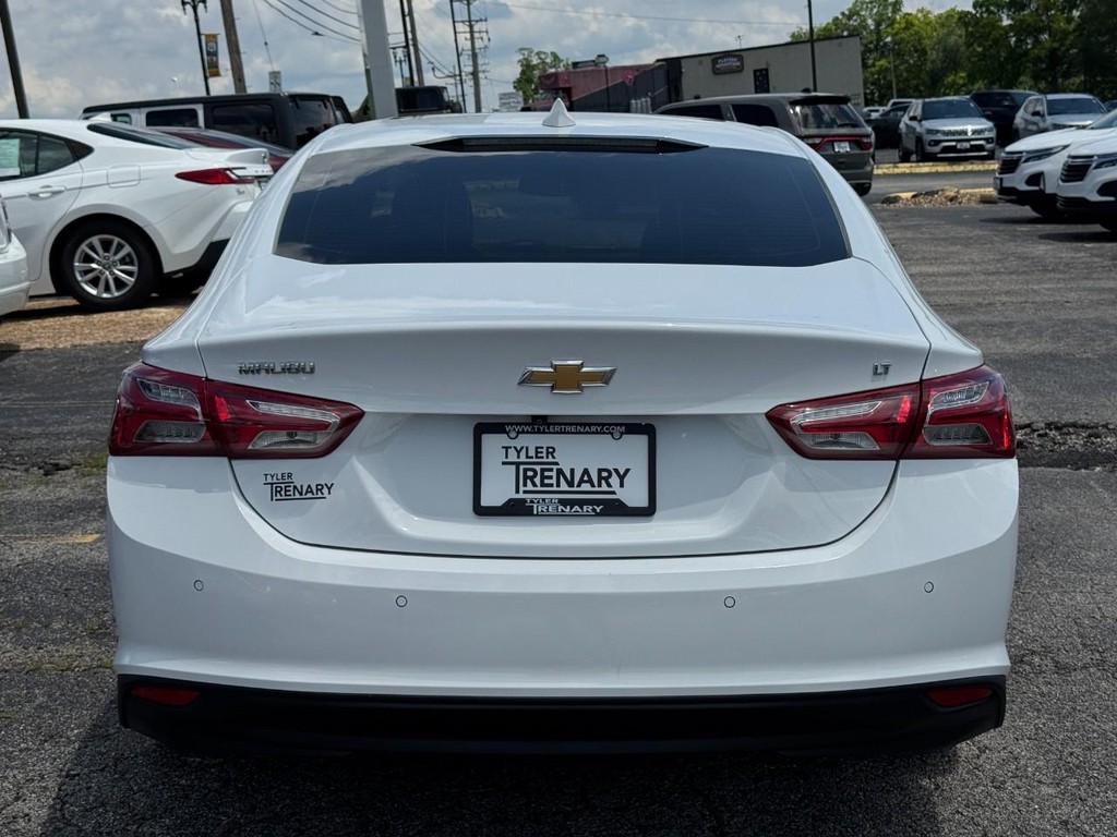 Chevrolet Malibu Vehicle Full-screen Gallery Image 04