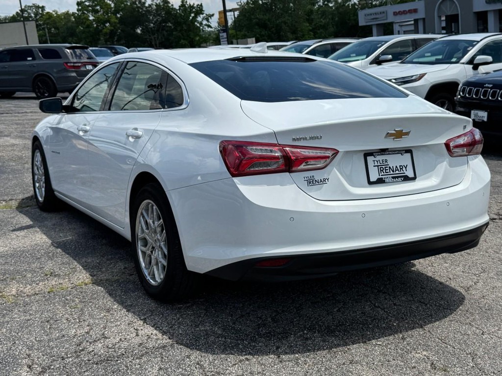 Chevrolet Malibu Vehicle Full-screen Gallery Image 06