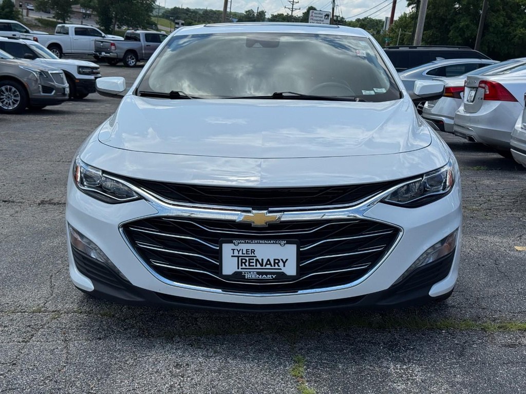 Chevrolet Malibu Vehicle Full-screen Gallery Image 09