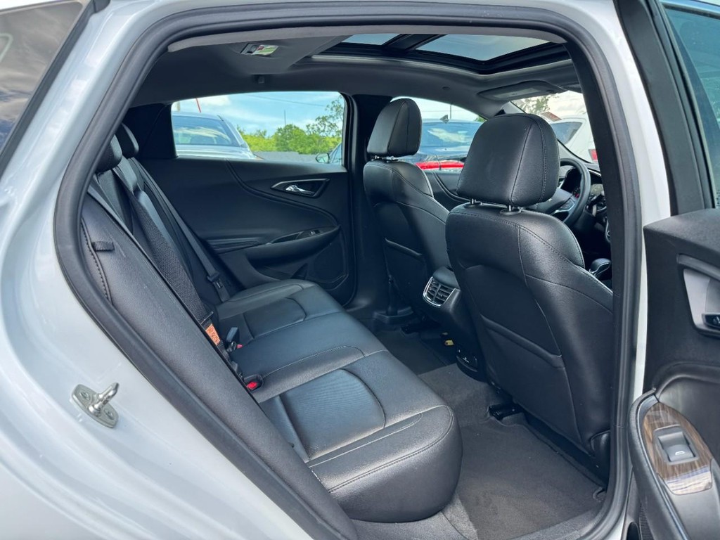 Chevrolet Malibu Vehicle Full-screen Gallery Image 10
