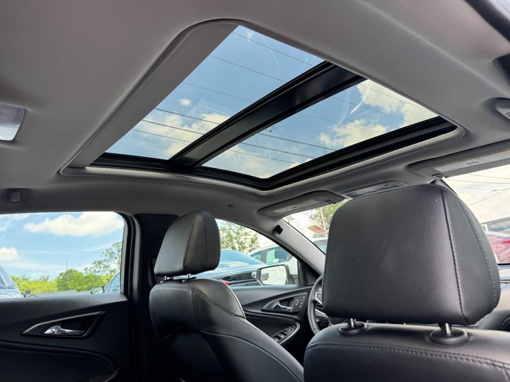 Chevrolet Malibu Vehicle Full-screen Gallery Image 11