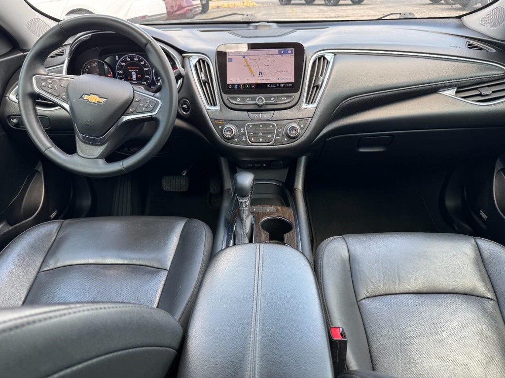 Chevrolet Malibu Vehicle Full-screen Gallery Image 12
