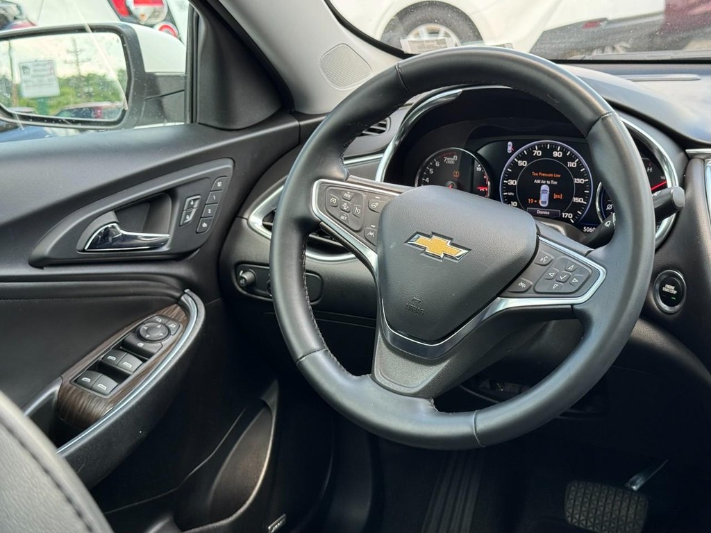 Chevrolet Malibu Vehicle Full-screen Gallery Image 13