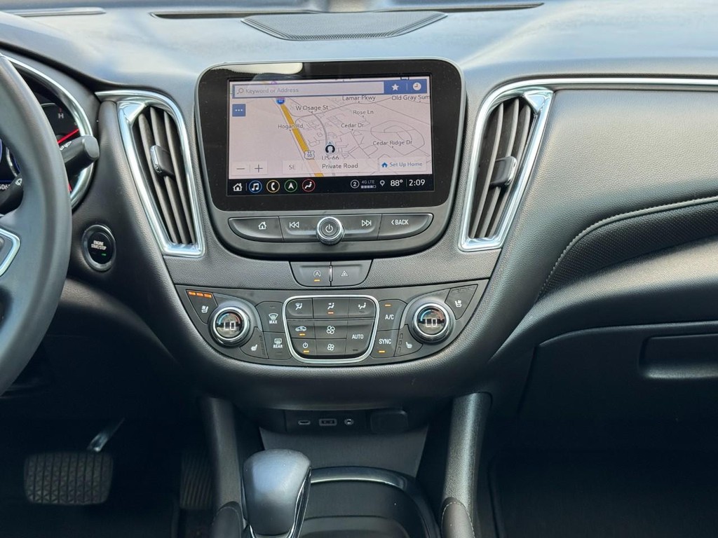 Chevrolet Malibu Vehicle Full-screen Gallery Image 14
