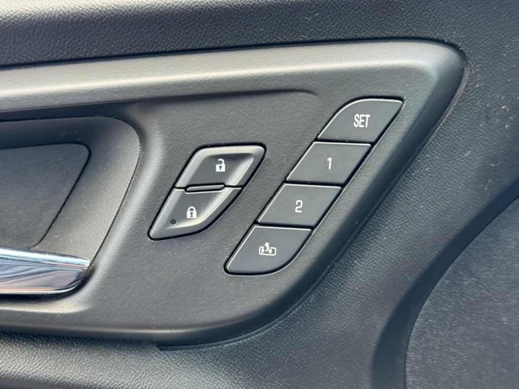Chevrolet Malibu Vehicle Full-screen Gallery Image 17