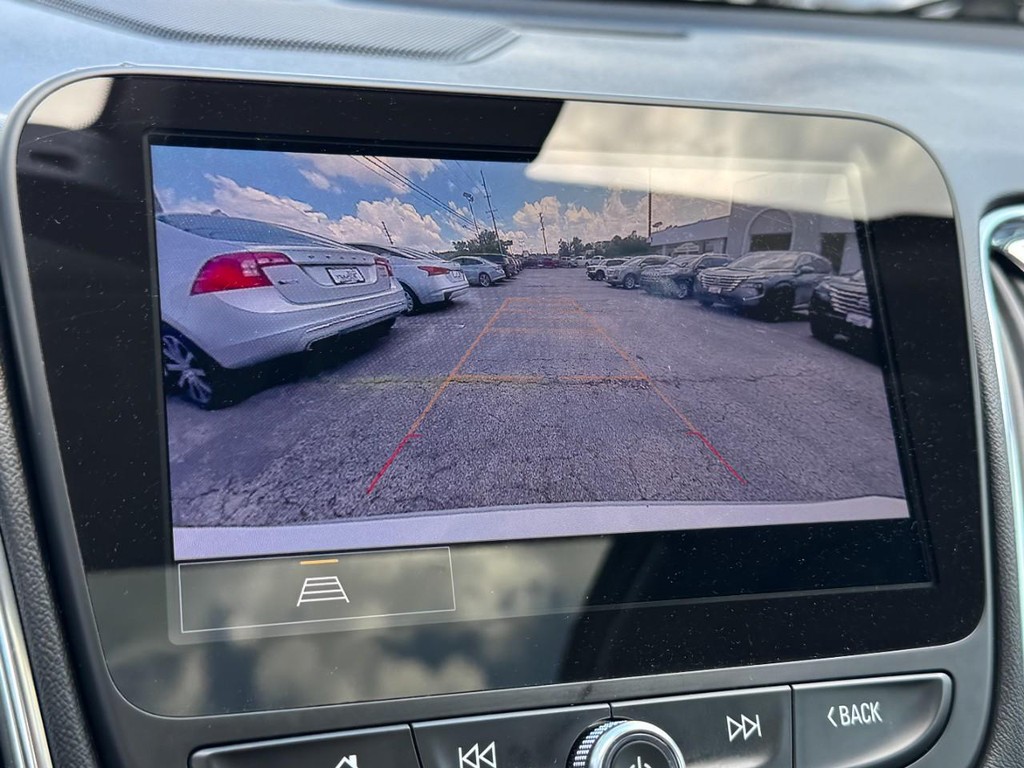 Chevrolet Malibu Vehicle Full-screen Gallery Image 24