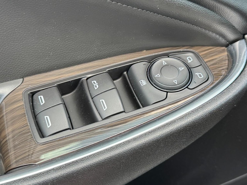 Chevrolet Malibu Vehicle Full-screen Gallery Image 25