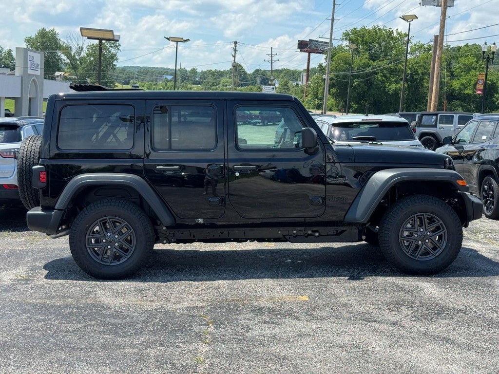 Jeep Wrangler Vehicle Full-screen Gallery Image 02