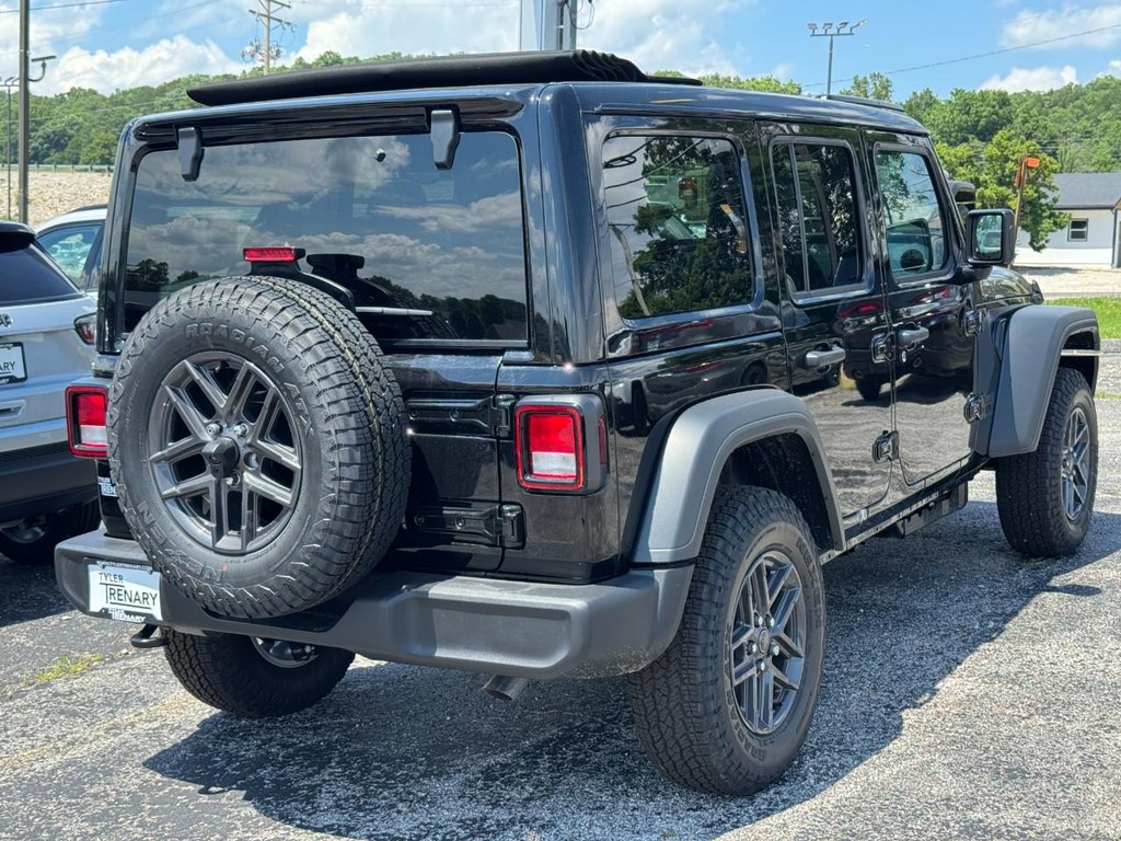 Jeep Wrangler Vehicle Full-screen Gallery Image 04