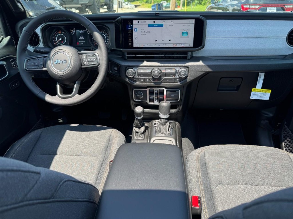 Jeep Wrangler Vehicle Full-screen Gallery Image 09