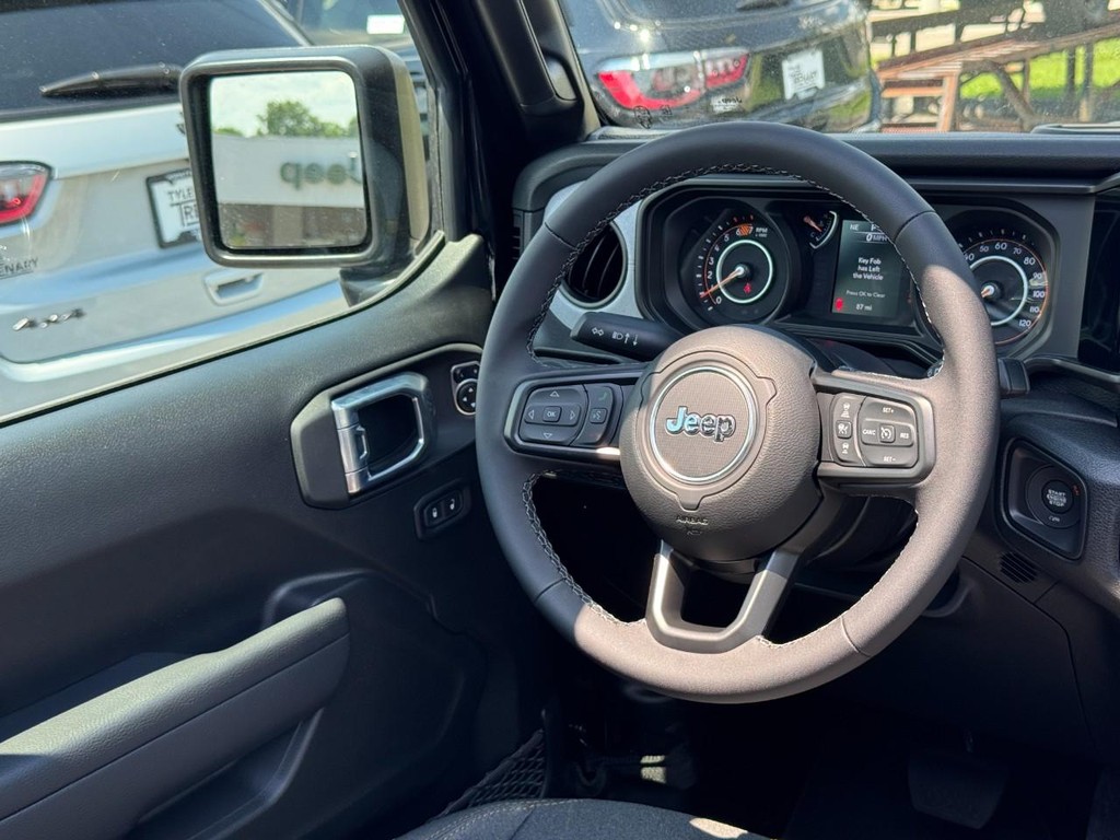 Jeep Wrangler Vehicle Full-screen Gallery Image 10