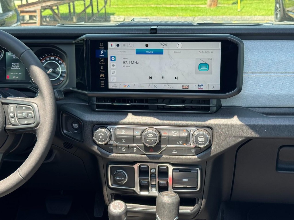 Jeep Wrangler Vehicle Full-screen Gallery Image 11
