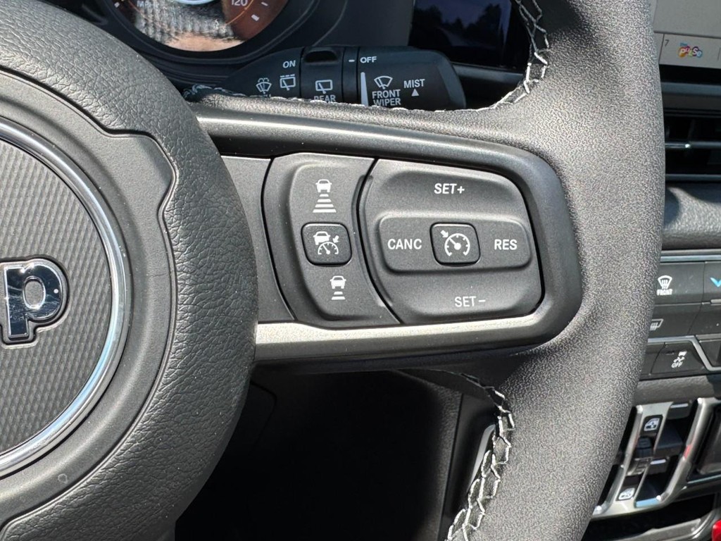 Jeep Wrangler Vehicle Full-screen Gallery Image 15
