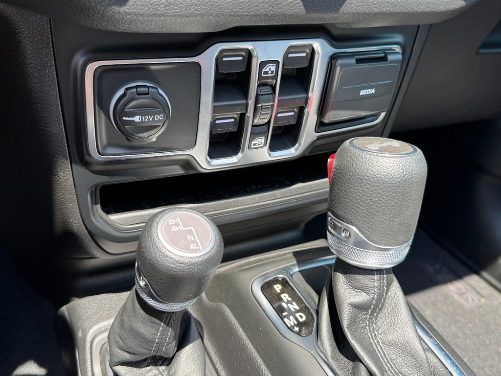 Jeep Wrangler Vehicle Full-screen Gallery Image 16