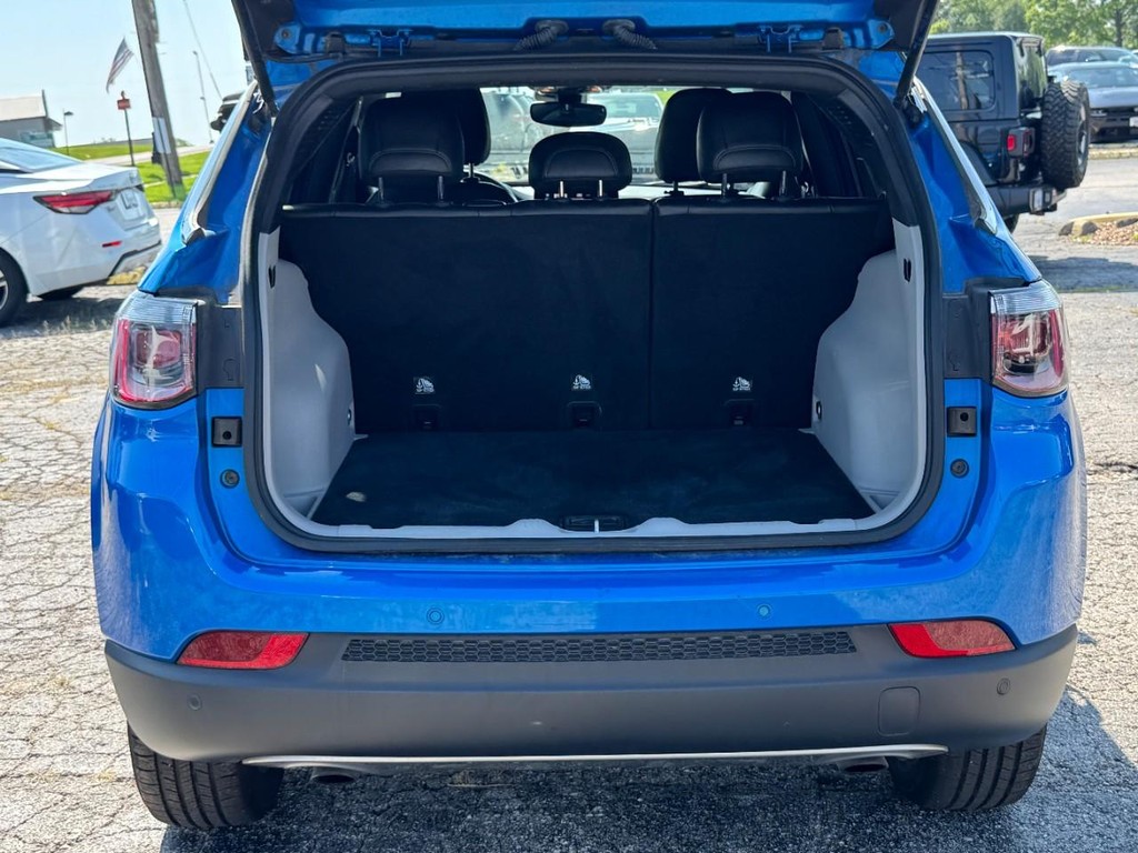 Jeep Compass Vehicle Full-screen Gallery Image 06