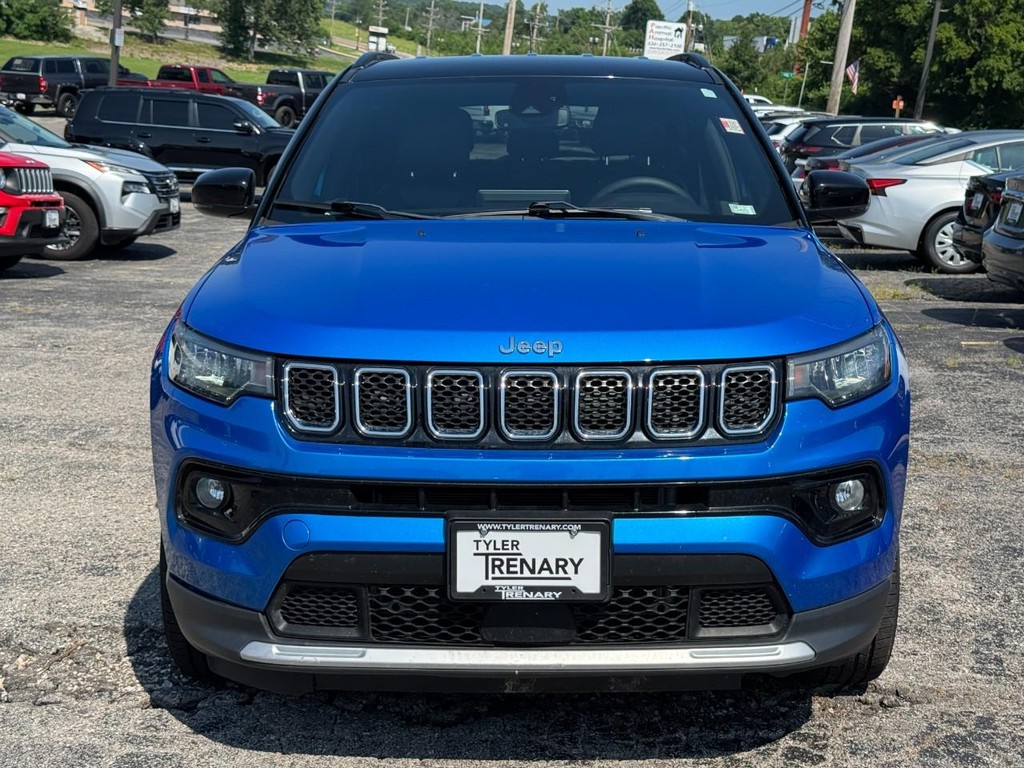 Jeep Compass Vehicle Full-screen Gallery Image 11