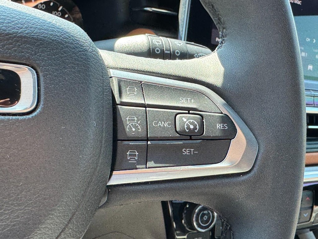 Jeep Compass Vehicle Full-screen Gallery Image 19