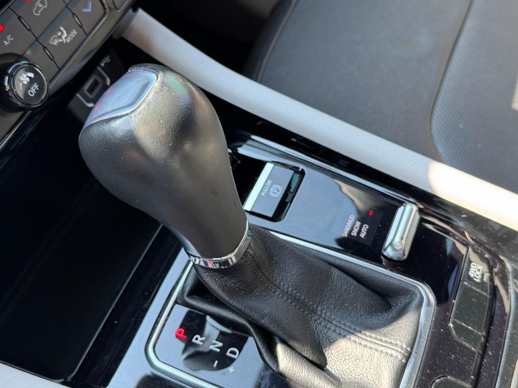 Jeep Compass Vehicle Full-screen Gallery Image 21