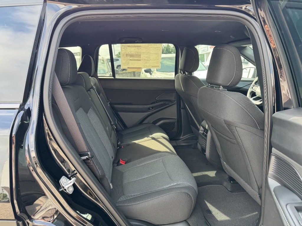 Jeep Cherokee Vehicle Full-screen Gallery Image 06