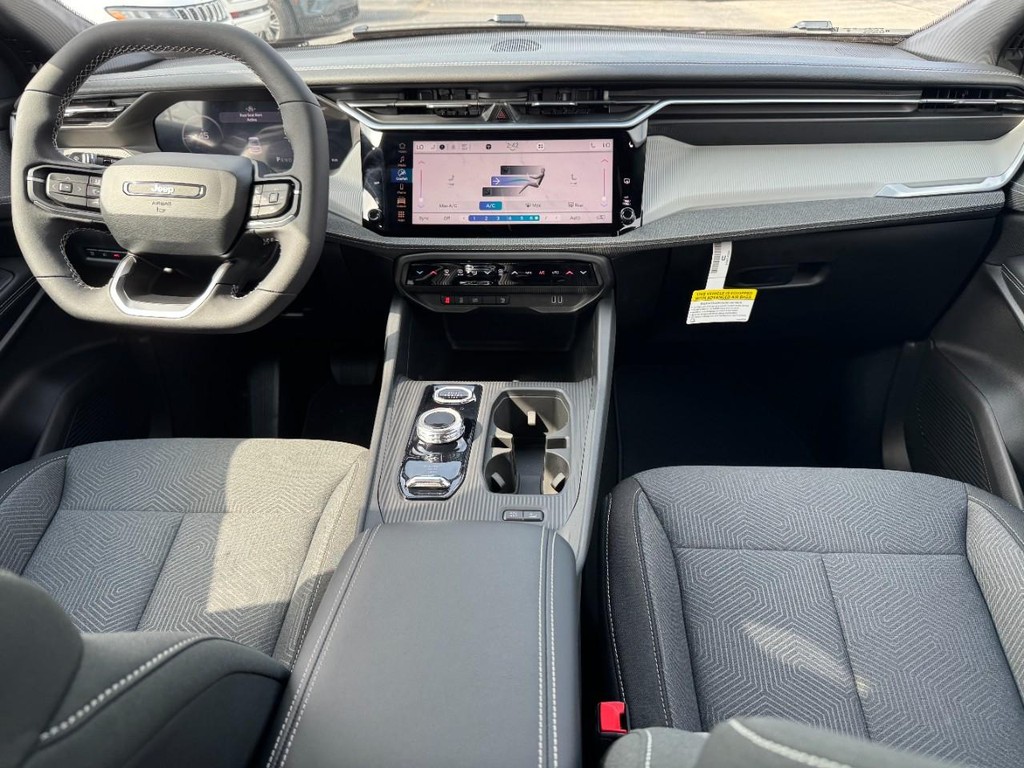 Jeep Cherokee Vehicle Full-screen Gallery Image 07