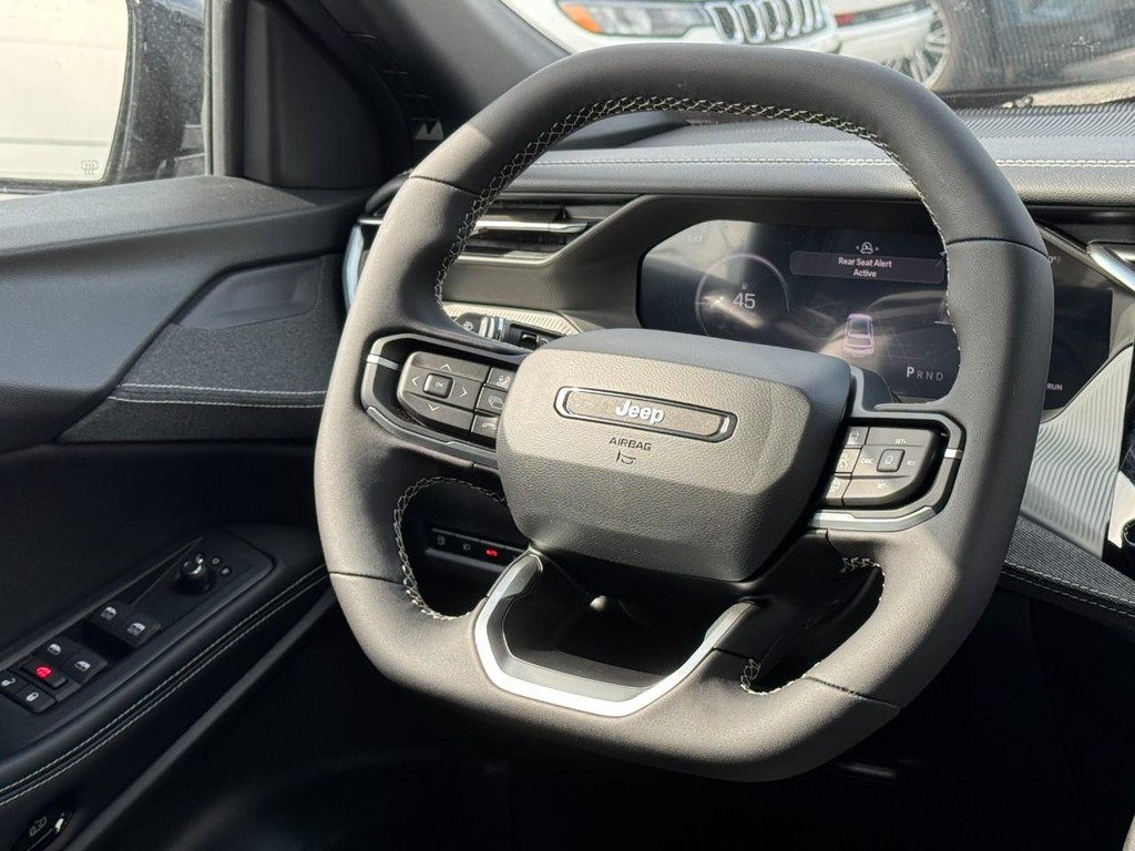 Jeep Cherokee Vehicle Full-screen Gallery Image 09