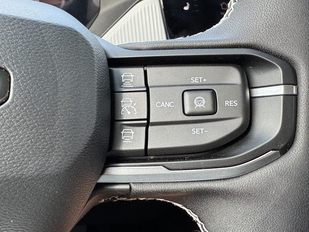 Jeep Cherokee Vehicle Full-screen Gallery Image 13