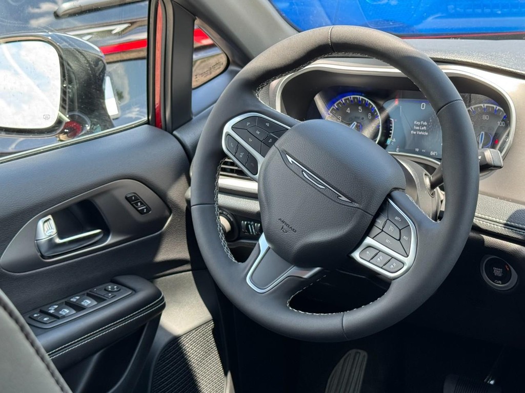 Chrysler Pacifica Vehicle Full-screen Gallery Image 10
