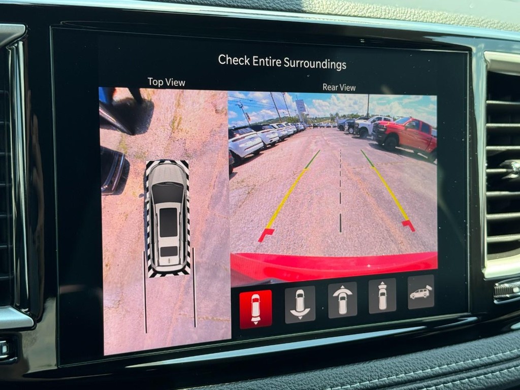 Chrysler Pacifica Vehicle Full-screen Gallery Image 18