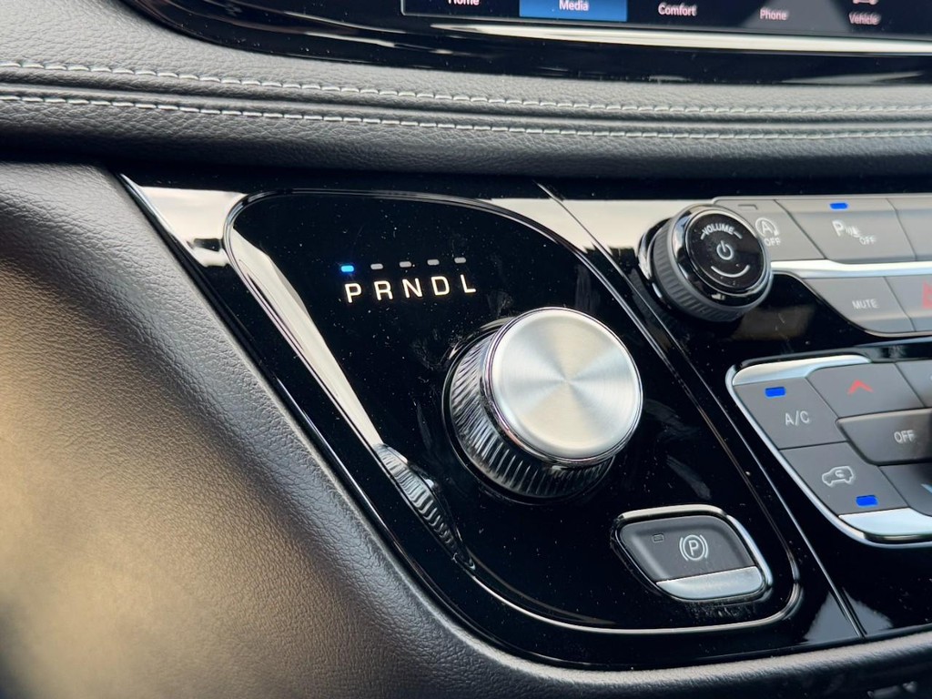 Chrysler Pacifica Vehicle Full-screen Gallery Image 17