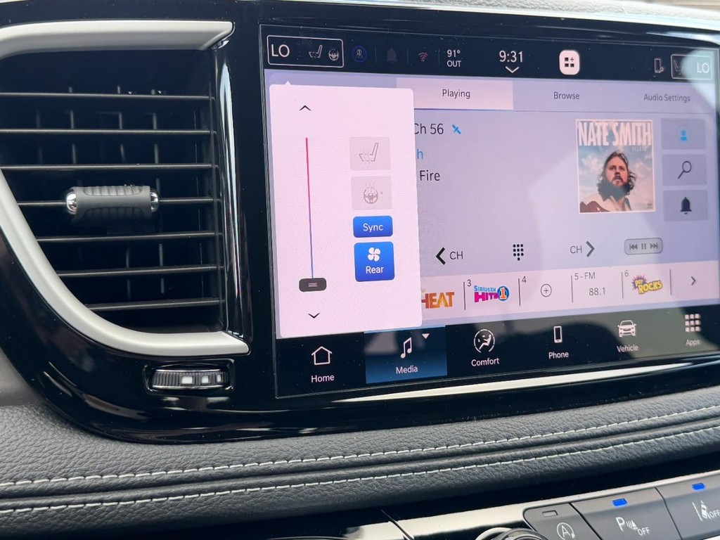 Chrysler Pacifica Vehicle Full-screen Gallery Image 18