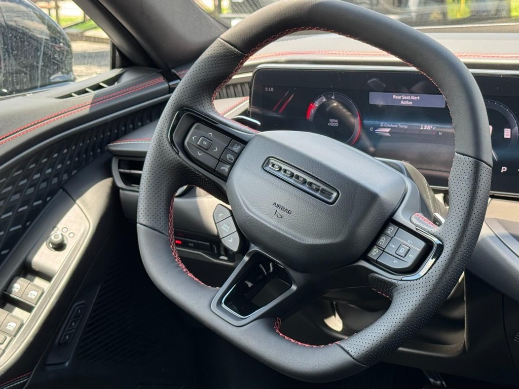 Dodge Charger Vehicle Full-screen Gallery Image 09