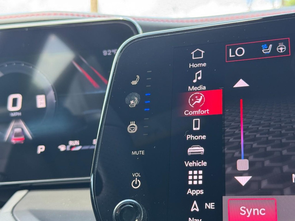 Dodge Charger Vehicle Full-screen Gallery Image 15