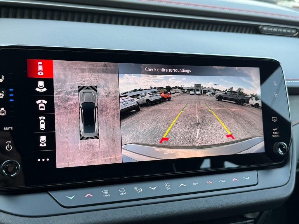 Dodge Charger Vehicle Full-screen Gallery Image 16