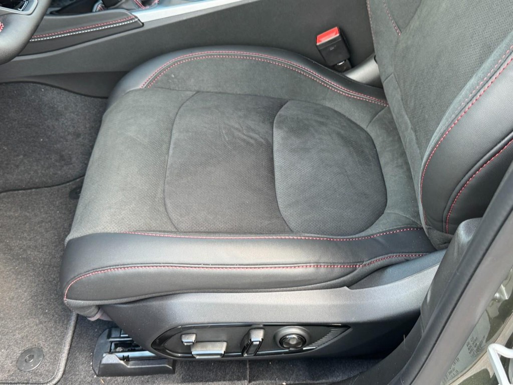 Dodge Charger Vehicle Full-screen Gallery Image 19