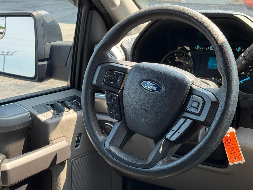 Ford F-150 Vehicle Full-screen Gallery Image 14