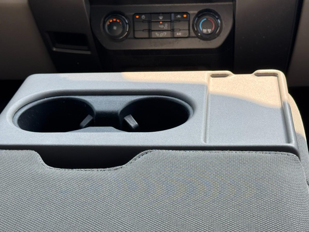 Ford F-150 Vehicle Full-screen Gallery Image 16