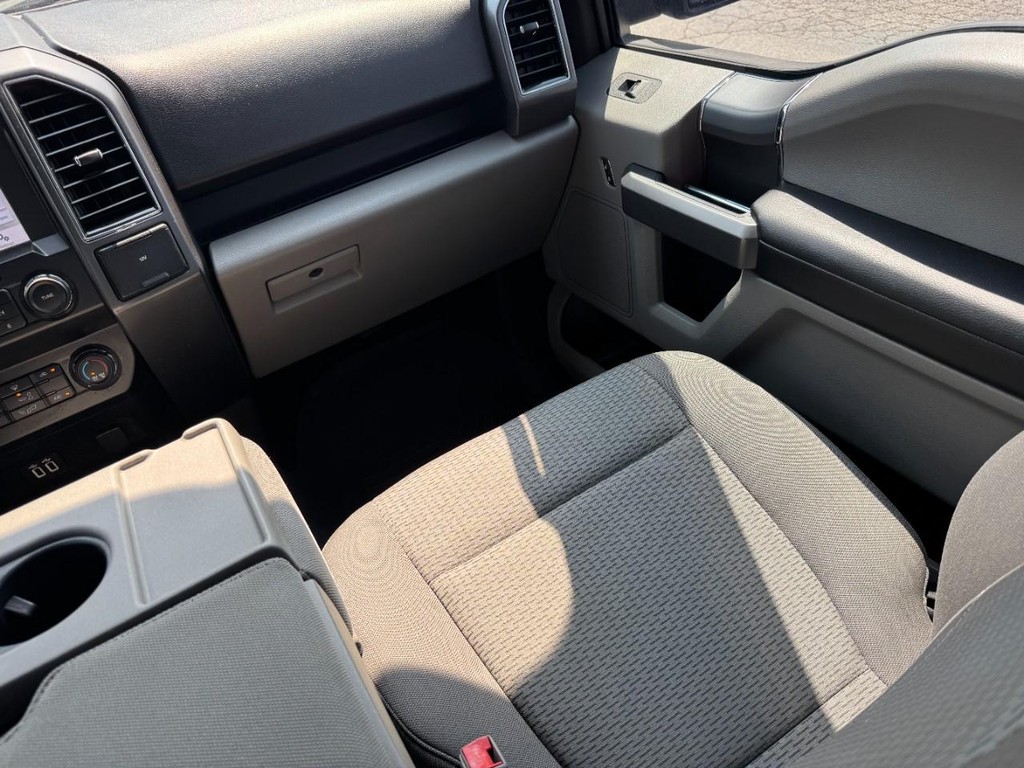 Ford F-150 Vehicle Full-screen Gallery Image 17