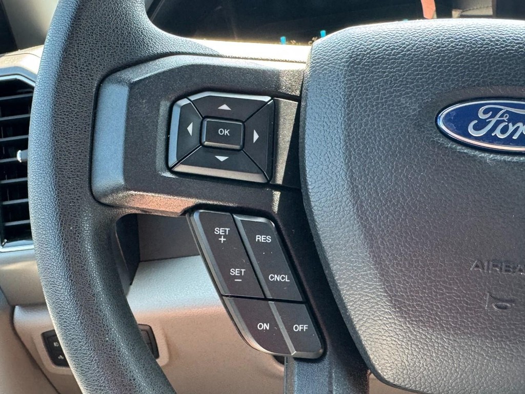 Ford F-150 Vehicle Full-screen Gallery Image 18