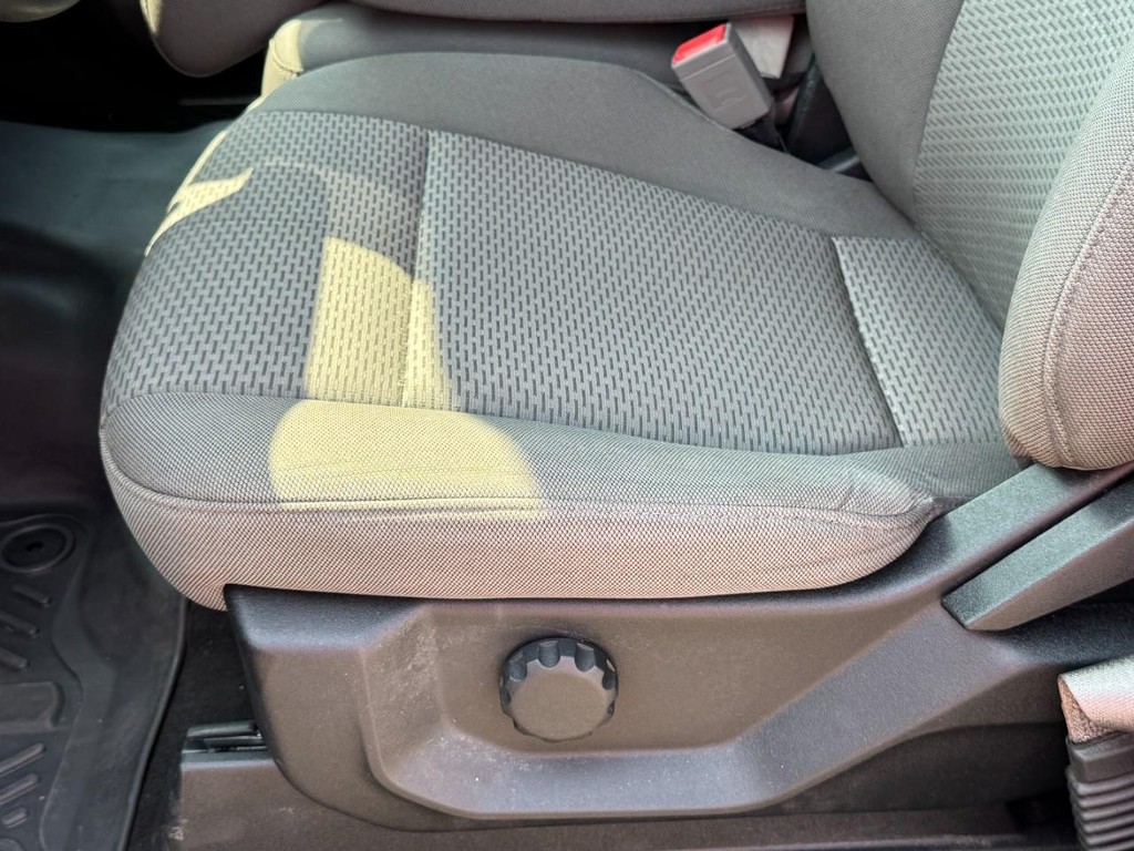 Ford F-150 Vehicle Full-screen Gallery Image 24