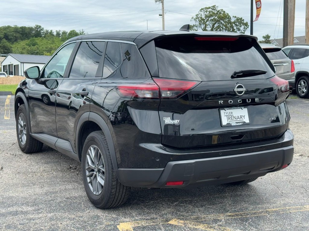 Nissan Rogue Vehicle Full-screen Gallery Image 07