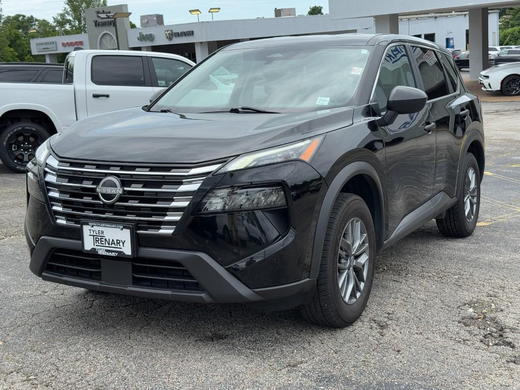 Nissan Rogue Vehicle Full-screen Gallery Image 10