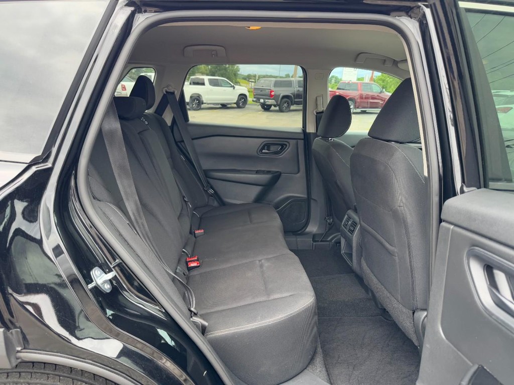 Nissan Rogue Vehicle Full-screen Gallery Image 12