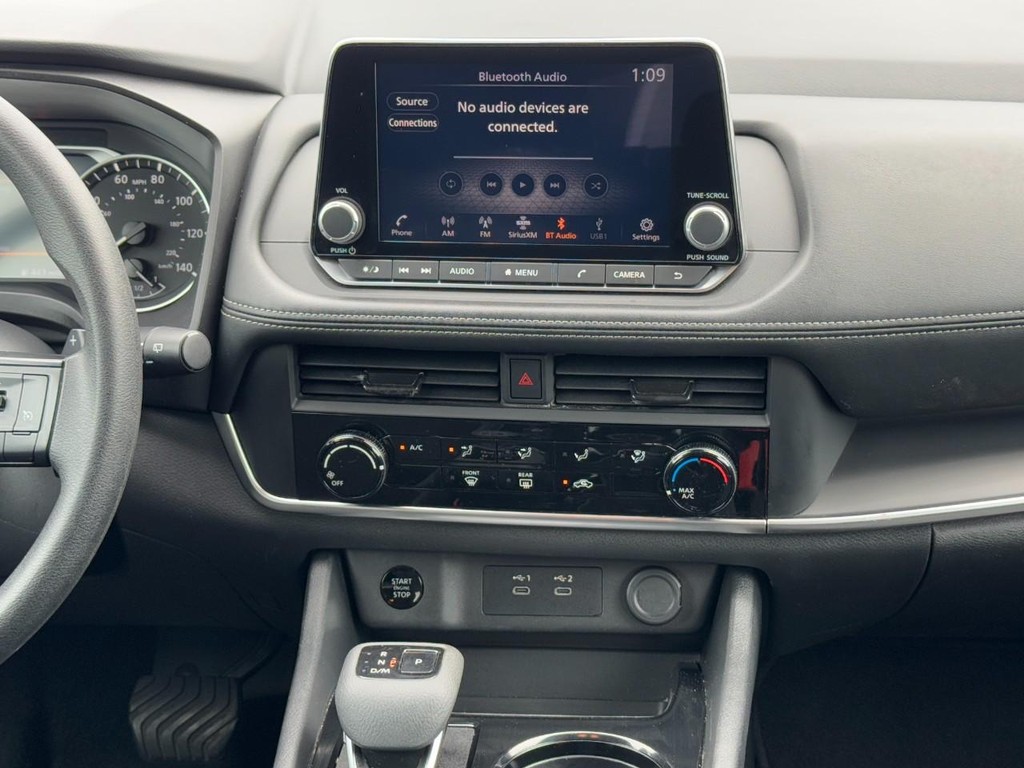 Nissan Rogue Vehicle Full-screen Gallery Image 15
