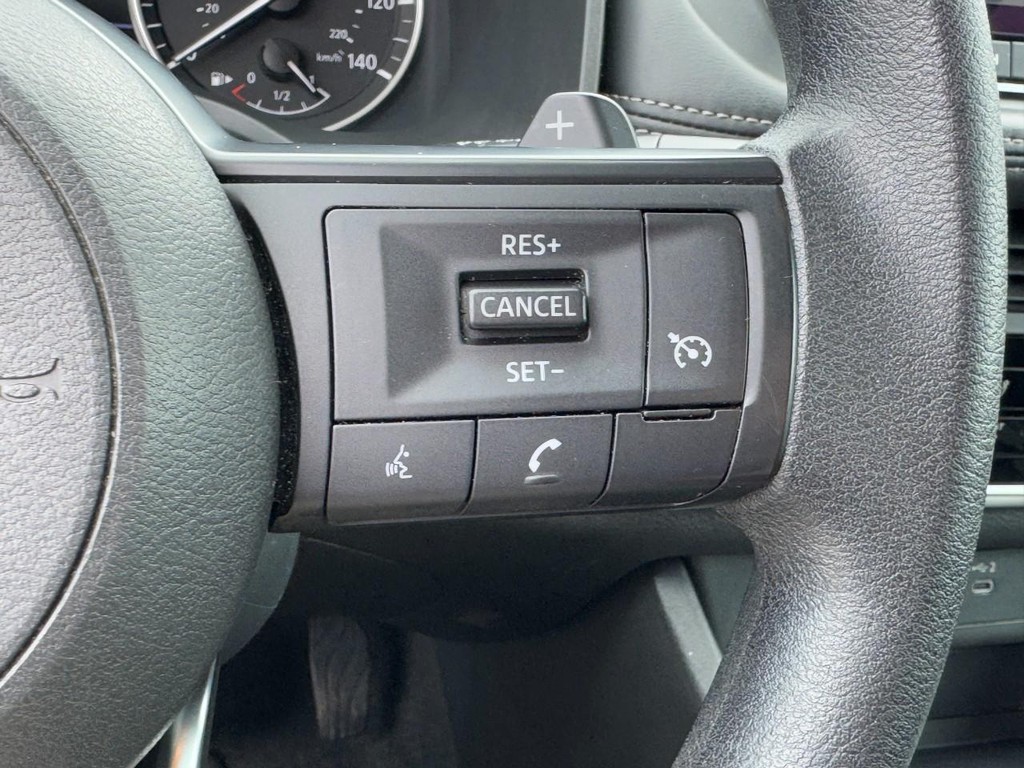 Nissan Rogue Vehicle Full-screen Gallery Image 19