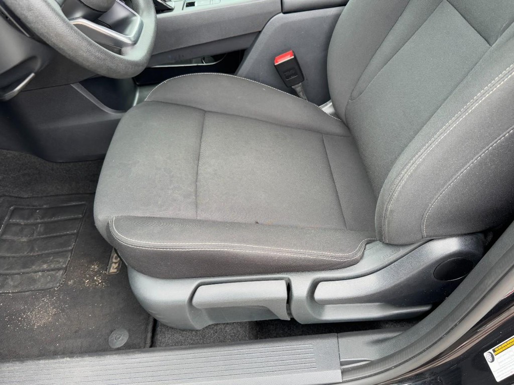Nissan Rogue Vehicle Full-screen Gallery Image 24