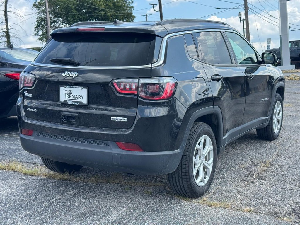 Jeep Compass Vehicle Full-screen Gallery Image 04