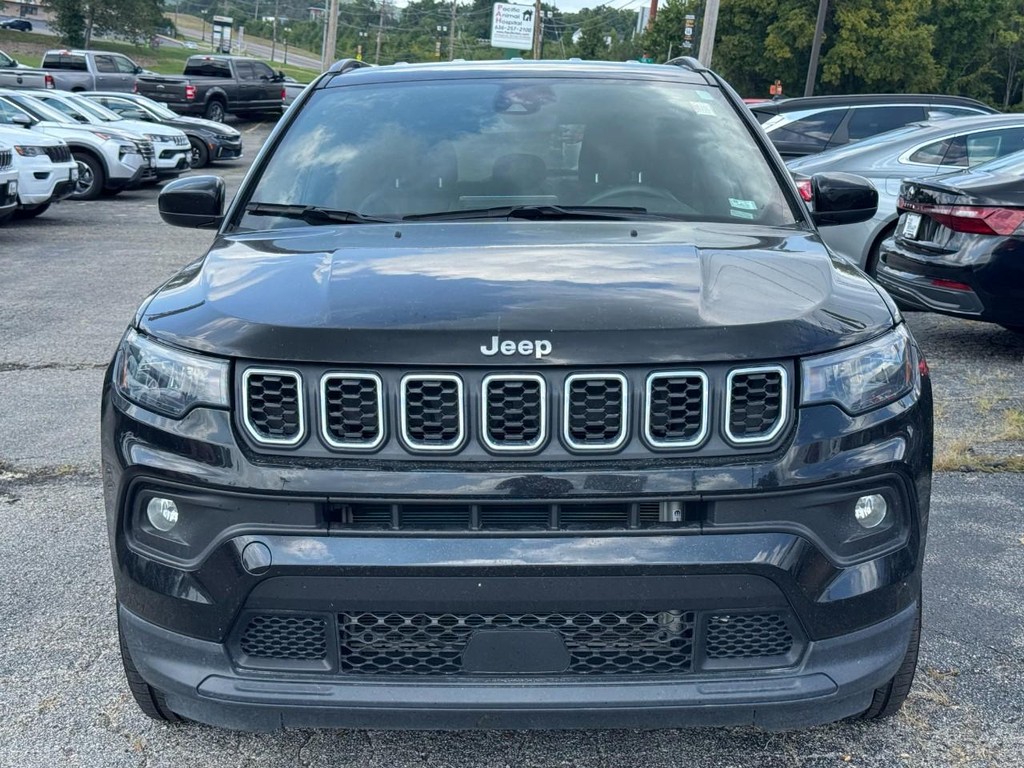 Jeep Compass Vehicle Full-screen Gallery Image 11